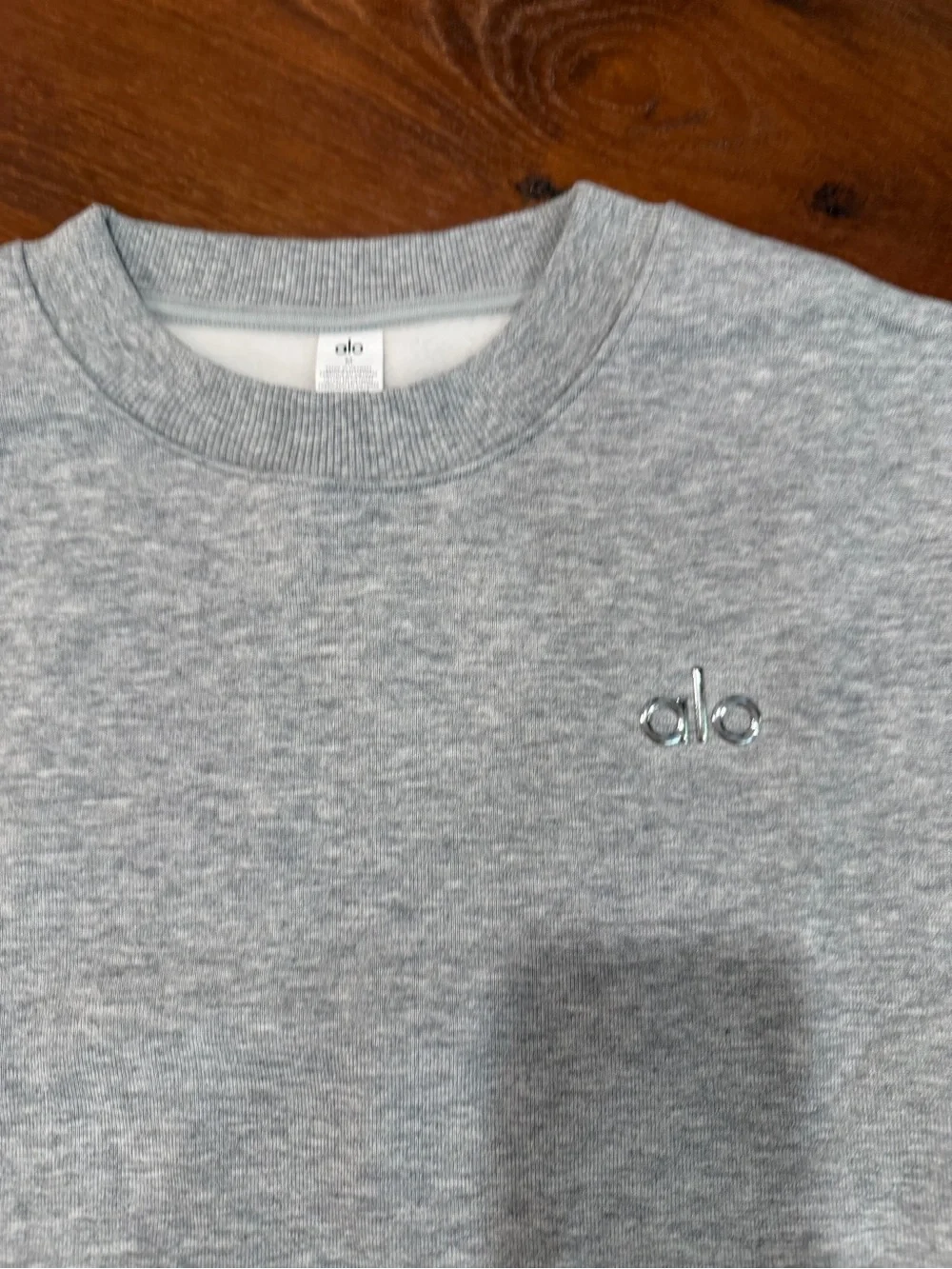 NWT Alo Yoga Accolade Crew Neck Pullover in Athletic Heather Grey, Size M
